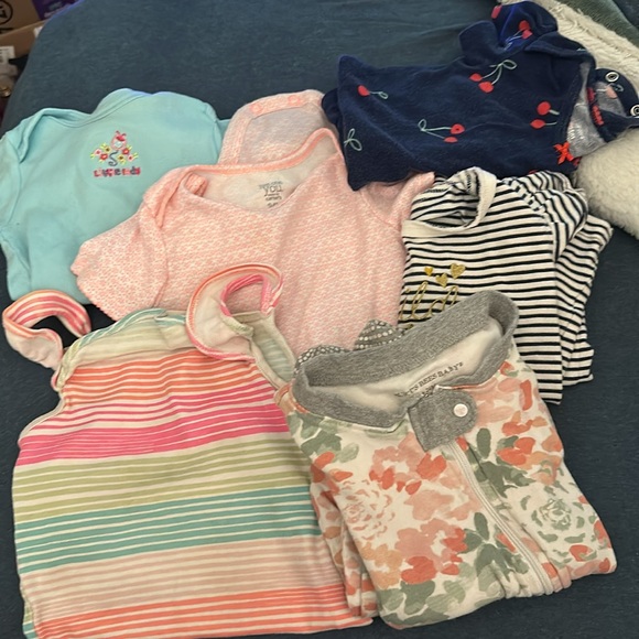 Toddler girls 24m - 2T clothing - 40 pieces - Picture 7 of 16